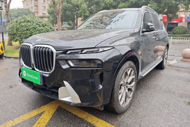 Used BMW X7 2023 xDrive40i Luxury Package with Leading Features