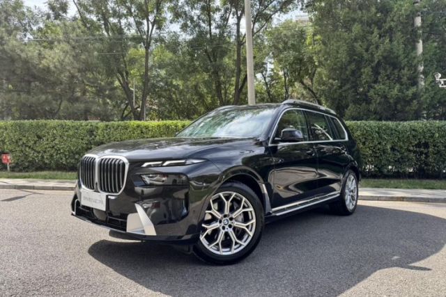 Used BMW X7 2023 xDrive40i Luxury Package with Leading Features