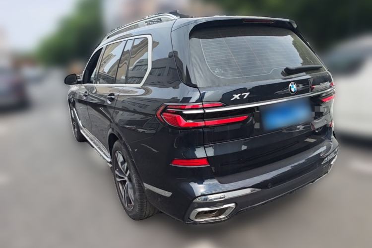 Used BMW X7 2023 xDrive40i Luxury Package with Leading Features Rear Left 45 Deg