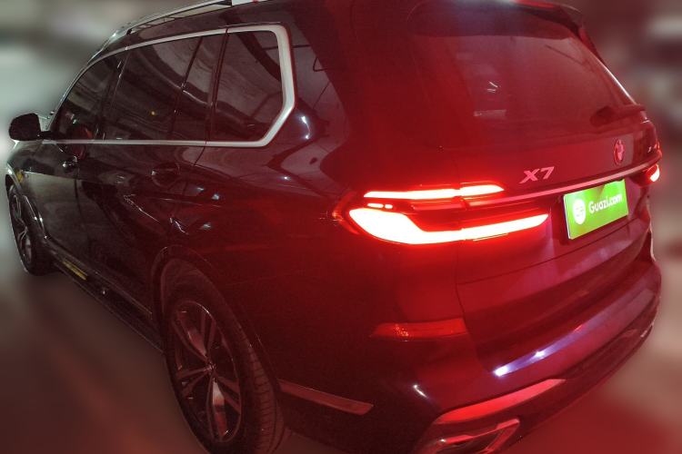 Used BMW X7 2023 xDrive40i Luxury Package with Premium Features Rear Left 45 Deg