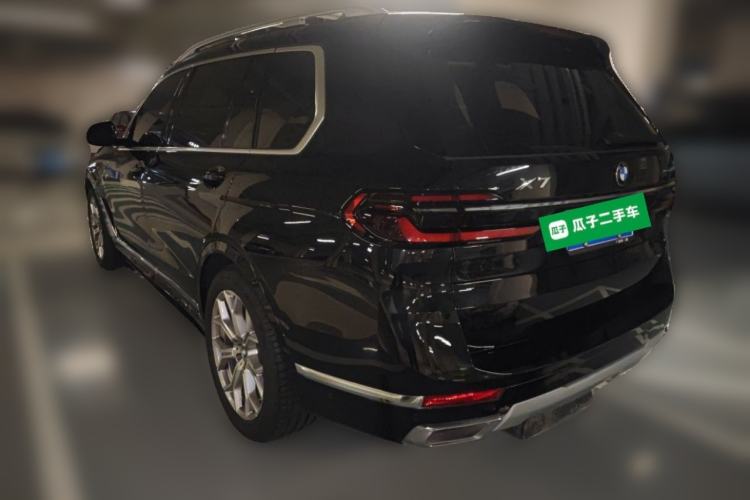 Used BMW X7 2023 xDrive40i Luxury Package with Leading Features Rear Left 45 Deg
