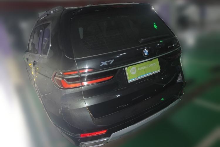 Used BMW X7 2023 xDrive40i Luxury Package with Leading Features Rear Left 45 Deg