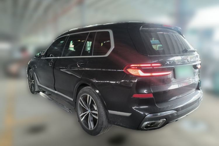 Used BMW X7 2023 xDrive40i Luxury M Sport Package Rear Left 45 Deg