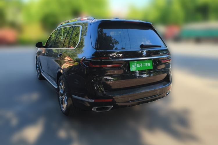 Used BMW X7 2023 xDrive40i Luxury Package with Leading Features Rear Left 45 Deg