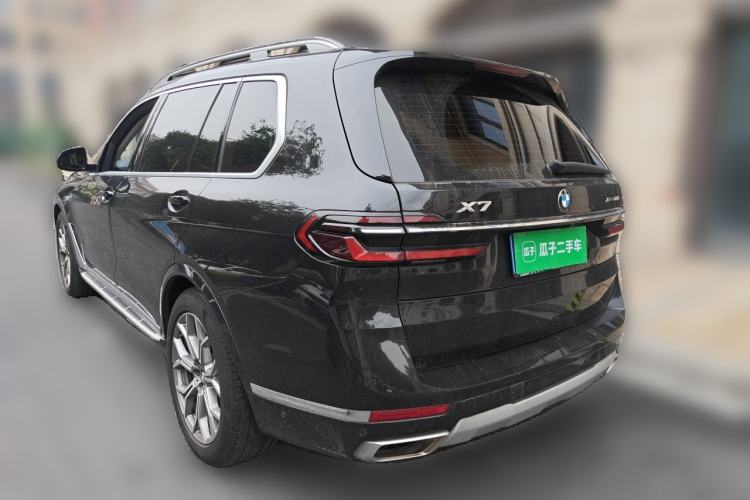 Used BMW X7 2023 xDrive40i Luxury Package with Leading Features Rear Left 45 Deg