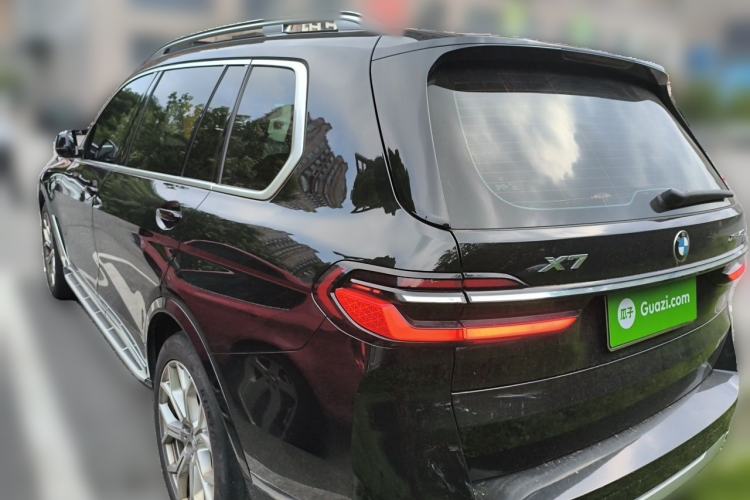 Used BMW X7 2023 xDrive40i Luxury Package with Leading Features Rear Left 45 Deg