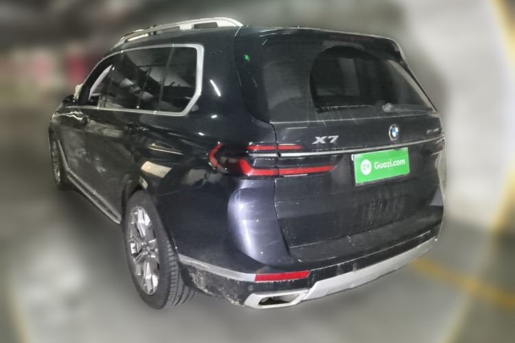 Used BMW X7 2023 xDrive40i Luxury Package with Leading Features Rear Left 45 Deg