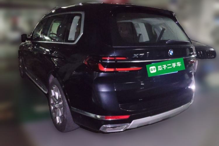 Used BMW X7 2023 xDrive40i Luxury Package with Leading Features Rear Left 45 Deg