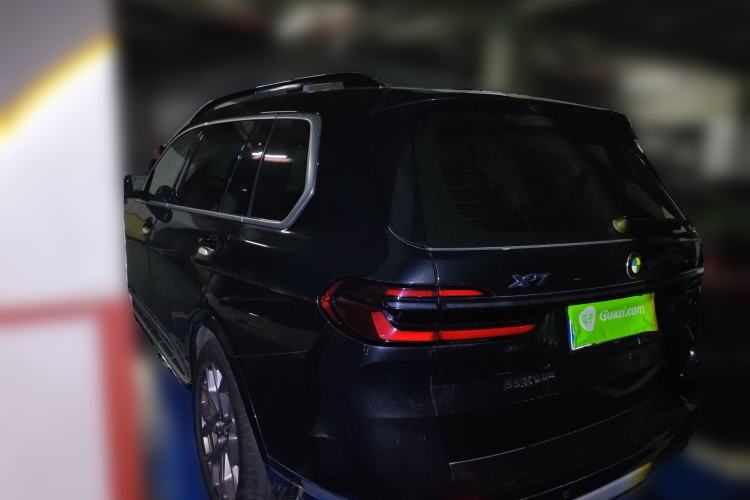 Used BMW X7 2023 xDrive40i Luxury Package with Leading Features Rear Left 45 Deg