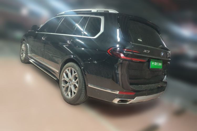 Used BMW X7 2023 xDrive40i Luxury Package with Leading Features Rear Left 45 Deg