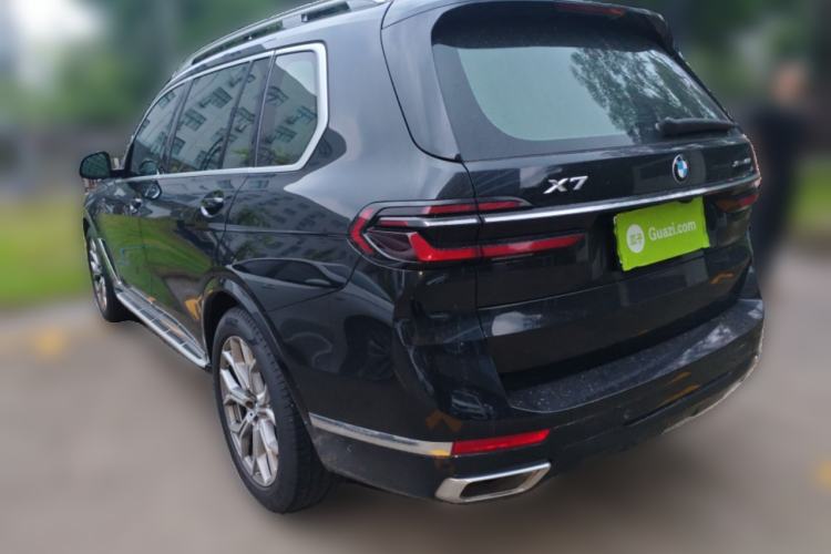 Used BMW X7 2023 xDrive40i Luxury Package with Leading Features Rear Left 45 Deg