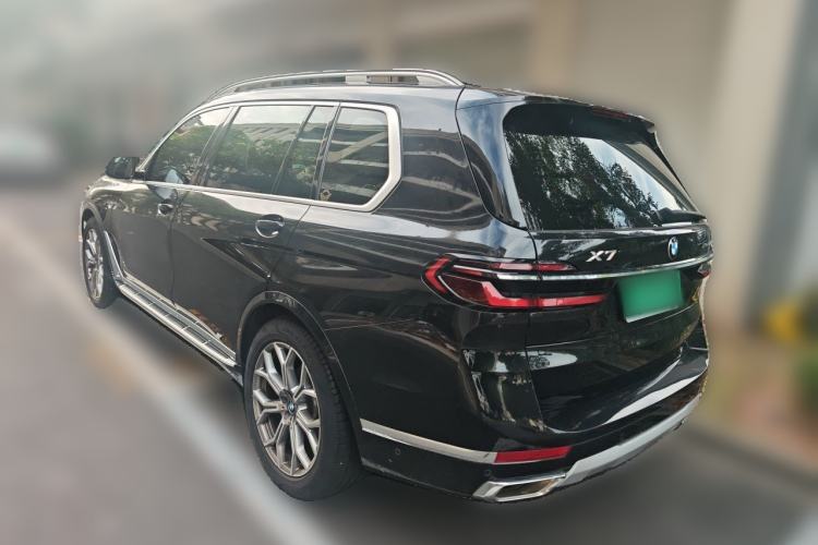 Used BMW X7 2023 xDrive40i Luxury Package with Leading Features Rear Left 45 Deg
