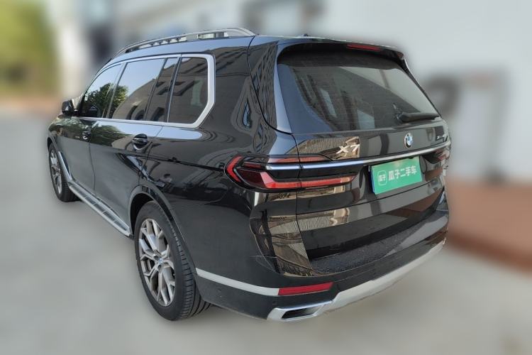 Used BMW X7 2023 xDrive40i Luxury Package with Leading Features Rear Left 45 Deg