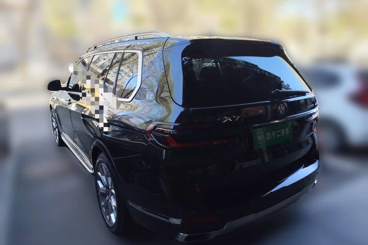 Used BMW X7 2023 xDrive40i Luxury Package with Leading Features Rear Left 45 Deg