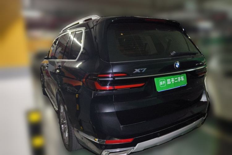 Used BMW X7 2023 xDrive40i Luxury Package with Leading Features Rear Left 45 Deg
