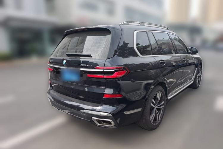 Used BMW X7 2023 xDrive40i Luxury Package with Leading Features Rear Right 45 Deg