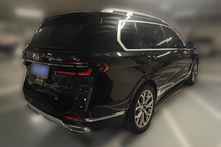 Used BMW X7 2023 xDrive40i Luxury Package with Leading Features Rear Right 45 Deg
