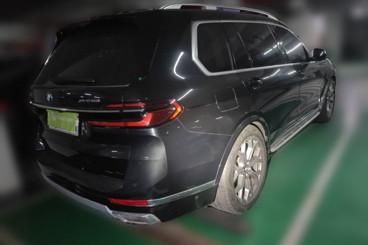Used BMW X7 2023 xDrive40i Luxury Package with Leading Features Rear Right 45 Deg