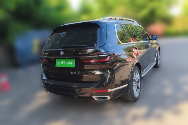 Used BMW X7 2023 xDrive40i Luxury Package with Leading Features Rear Right 45 Deg