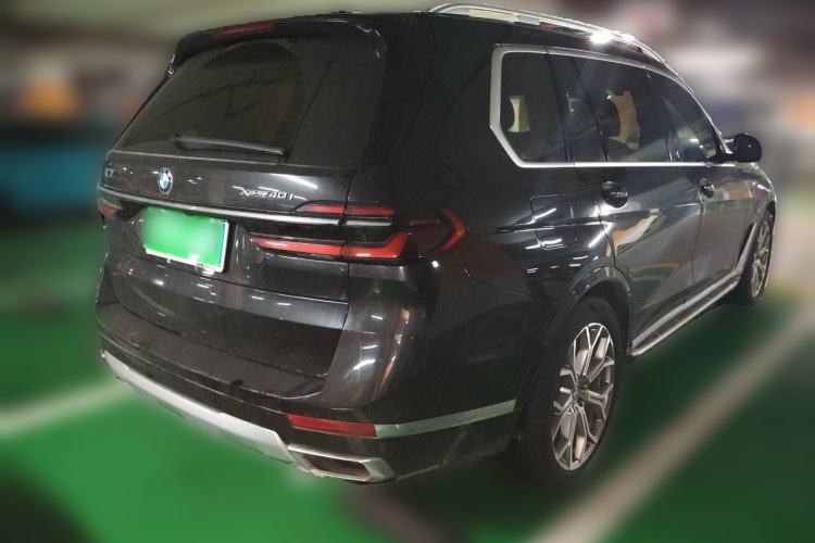 Used BMW X7 2023 xDrive40i Luxury Package with Leading Features Rear Right 45 Deg