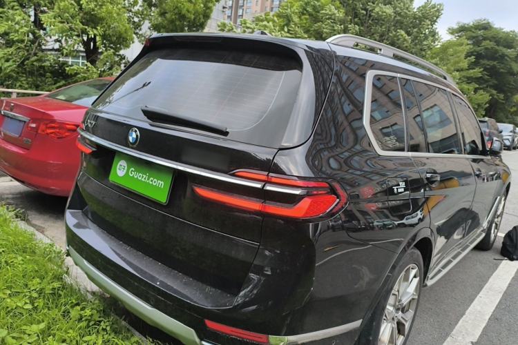 Used BMW X7 2023 xDrive40i Luxury Package with Leading Features Rear Right 45 Deg