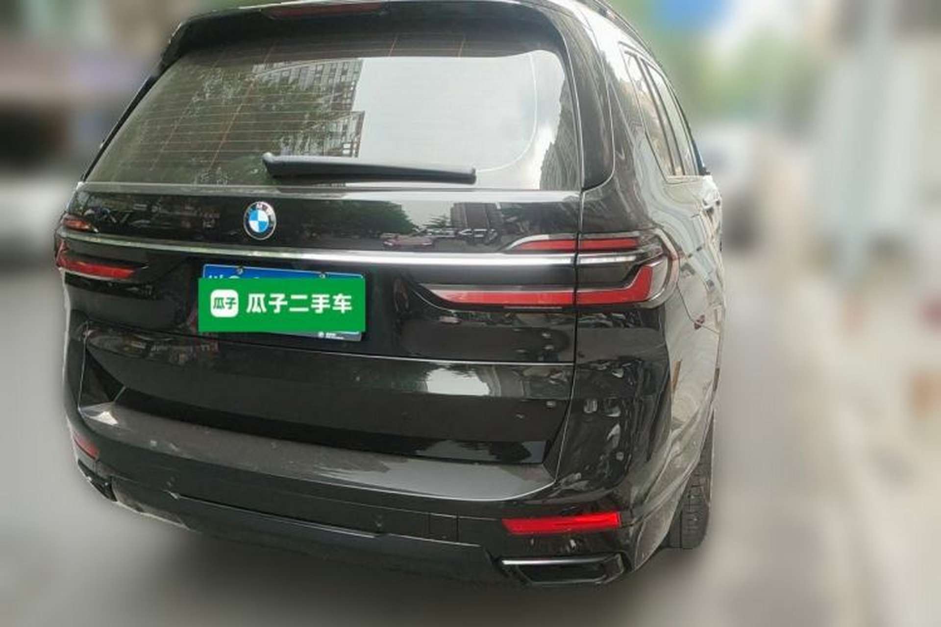 Used BMW X7 2023 xDrive40i Luxury Package with Leading Features Rear Right 45 Deg