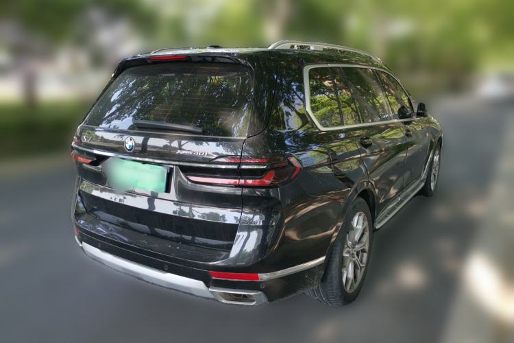 Used BMW X7 2023 xDrive40i Luxury Package with Leading Features Rear Right 45 Deg