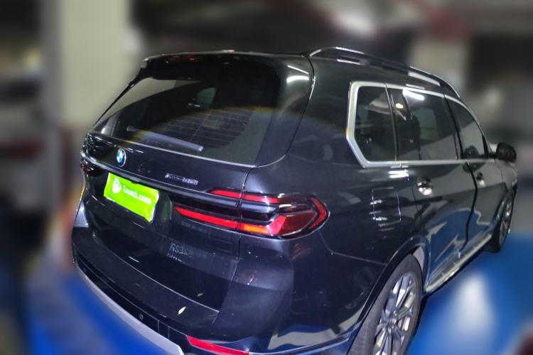 Used BMW X7 2023 xDrive40i Luxury Package with Leading Features Rear Right 45 Deg