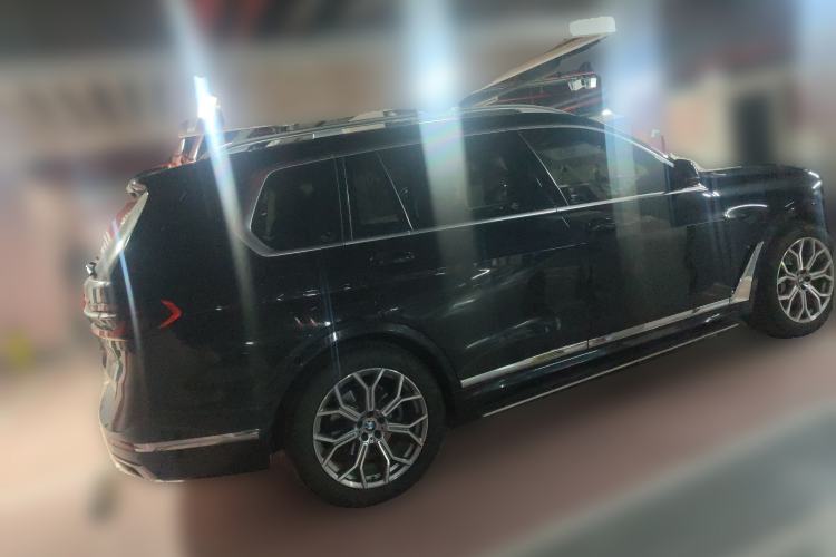 Used BMW X7 2023 xDrive40i Luxury Package with Leading Features Rear Right 45 Deg
