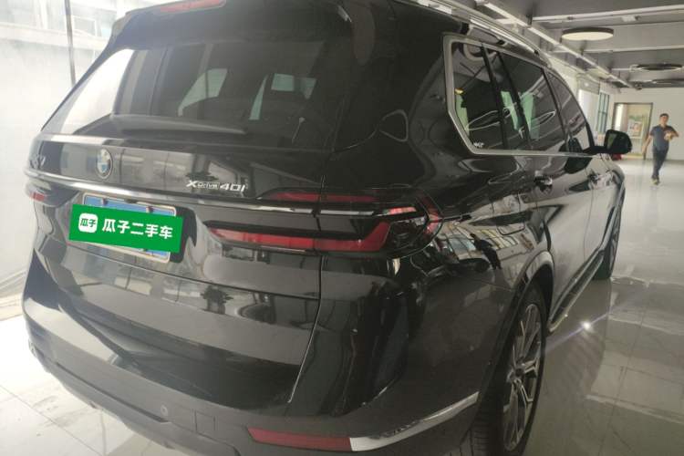 Used BMW X7 2023 xDrive40i Luxury Package with Leading Features Rear Right 45 Deg