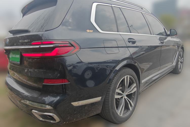 Used BMW X7 2023 xDrive40i Luxury M Sport Package Rear Right 45 Deg