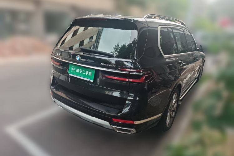 Used BMW X7 2023 xDrive40i Luxury Package with Leading Features Rear Right 45 Deg