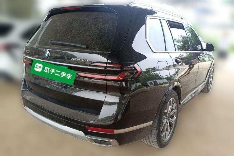 Used BMW X7 2023 xDrive40i Luxury Package with Leading Features Rear Right 45 Deg
