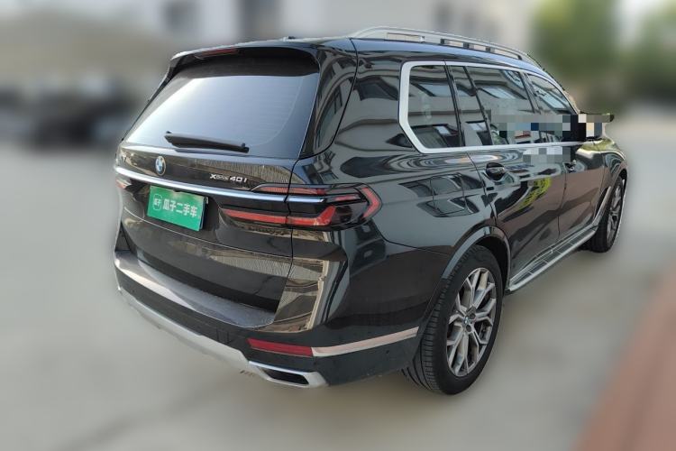 Used BMW X7 2023 xDrive40i Luxury Package with Leading Features Rear Right 45 Deg