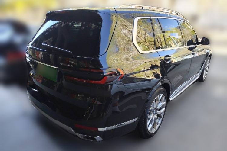 Used BMW X7 2023 xDrive40i Luxury Package with Leading Features Rear Right 45 Deg