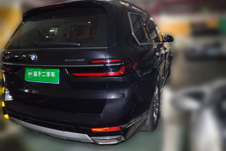 Used BMW X7 2023 xDrive40i Luxury Package with Leading Features Rear Right 45 Deg