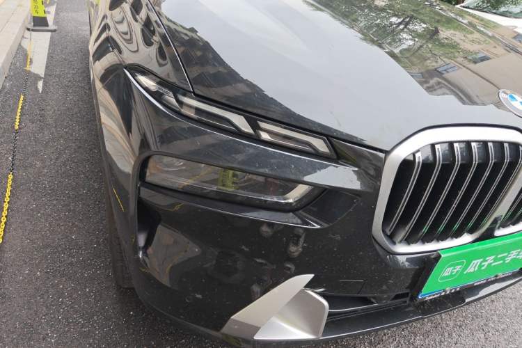 Used BMW X7 2023 xDrive40i Luxury Package with Leading Features Right Front Headlight