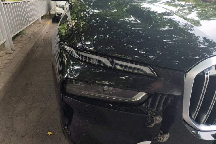 Used BMW X7 2023 xDrive40i Luxury Package with Leading Features Right Front Headlight