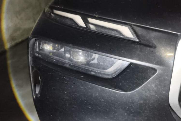 Used BMW X7 2023 xDrive40i Luxury Package with Leading Features Right Front Headlight