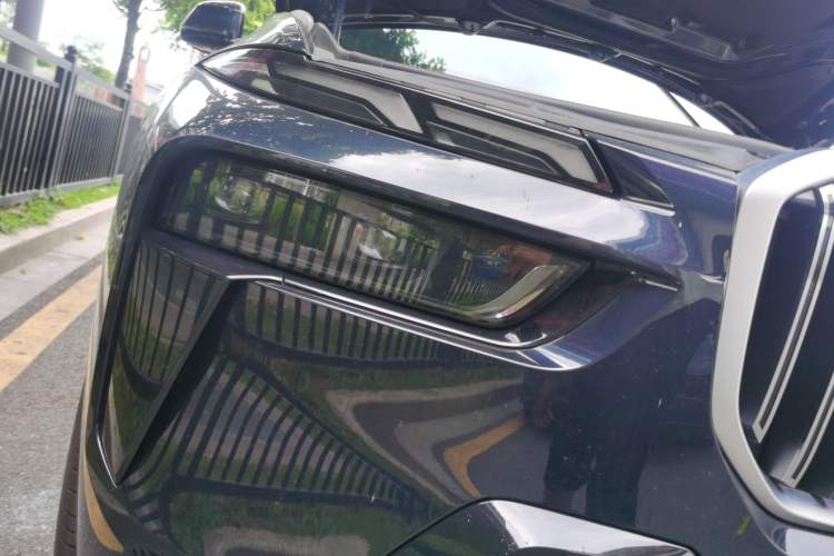 Used BMW X7 2023 xDrive40i Luxury M Sport Package Right Front Headlight