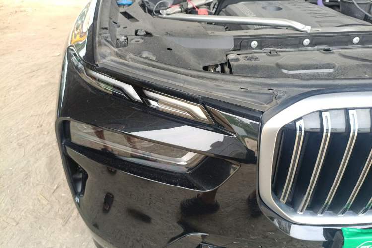 Used BMW X7 2023 xDrive40i Luxury Package with Leading Features Right Front Headlight