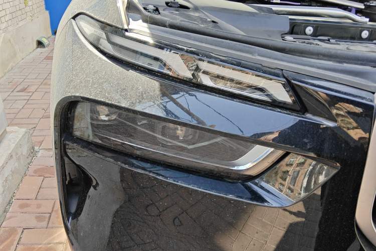 Used BMW X7 2023 xDrive40i Luxury Package with Leading Features Right Front Headlight