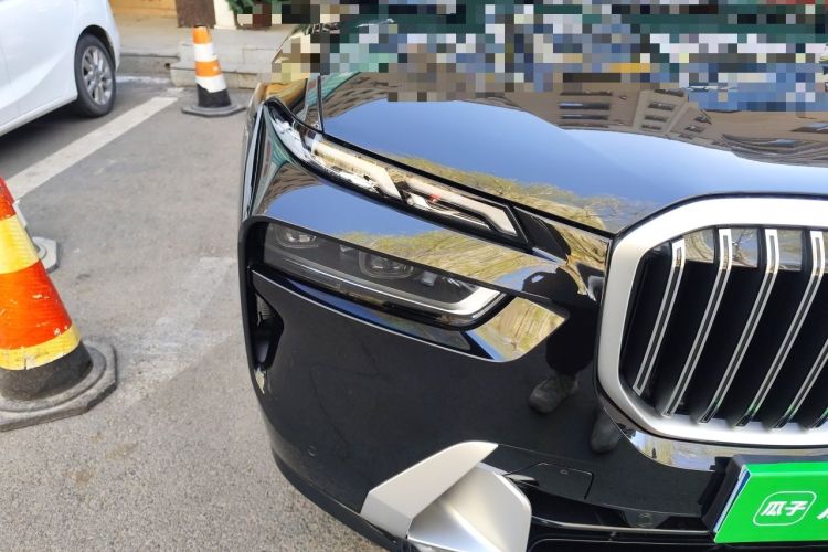 Used BMW X7 2023 xDrive40i Luxury Package with Leading Features Right Front Headlight
