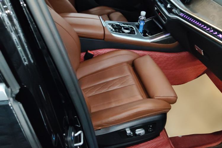 Used BMW X7 2023 xDrive40i Luxury M Sport Package Right Front Seat
