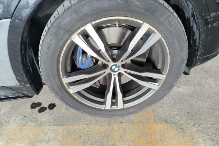 Used BMW X7 2023 xDrive40i Luxury M Sport Package Right Front Wheel Hub