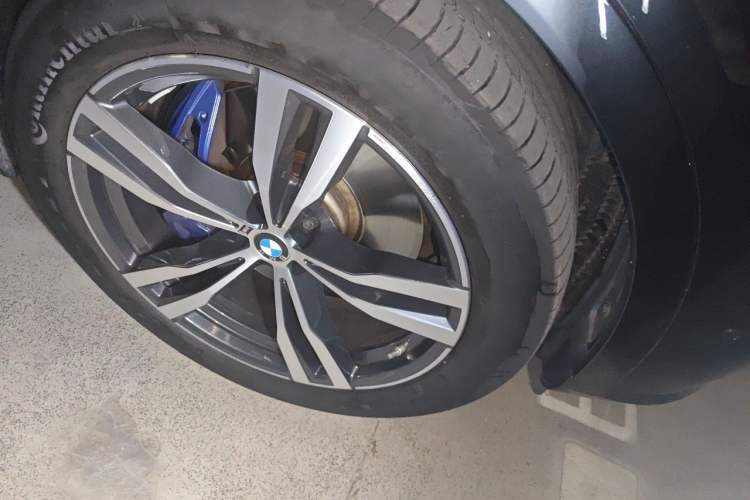 Used BMW X7 2023 xDrive40i Luxury M Sport Package Right Front Wheel Hub