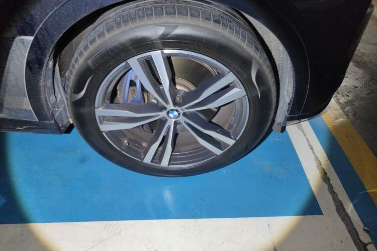 Used BMW X7 2023 xDrive40i Luxury M Sport Package Right Front Wheel Hub
