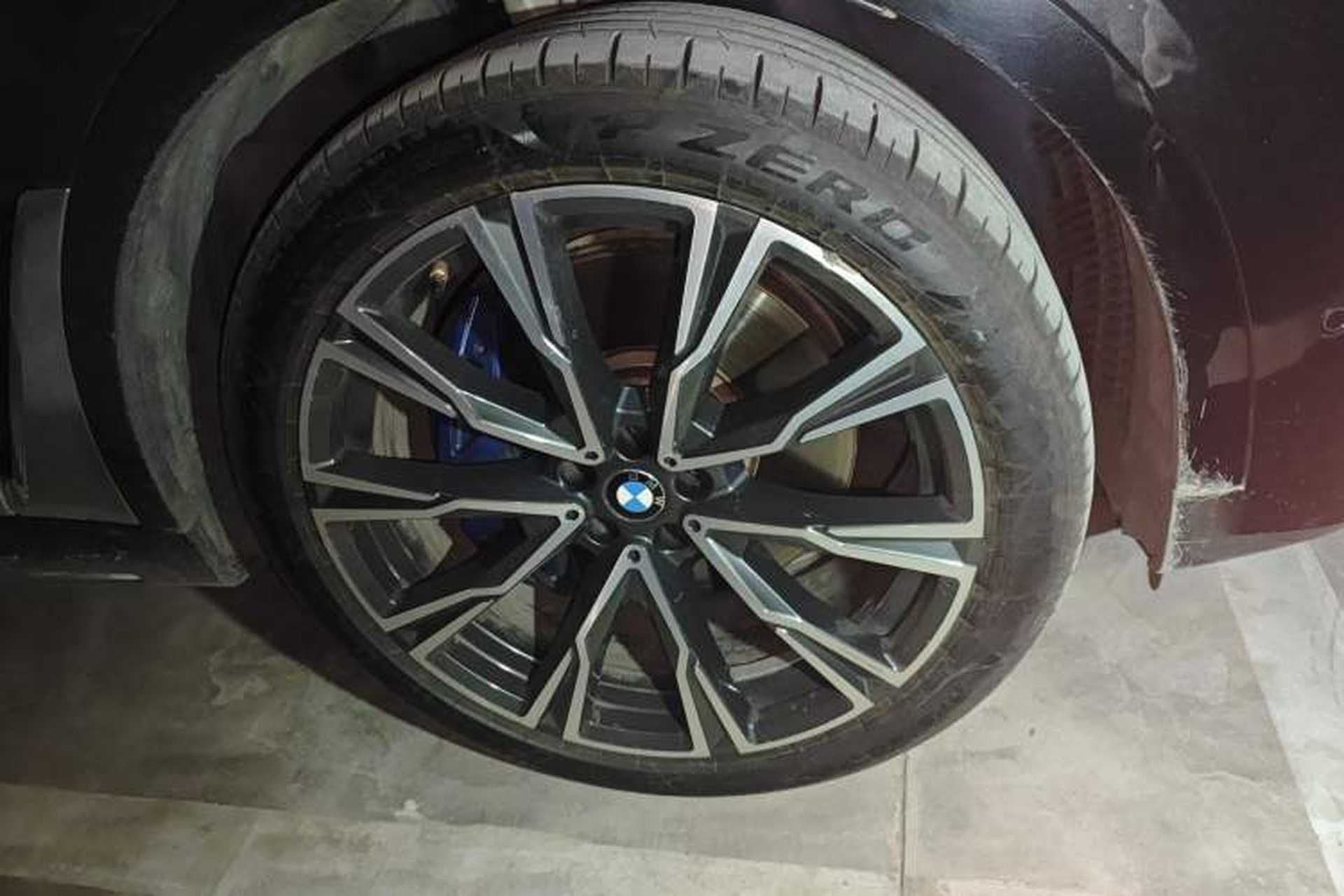 Used BMW X7 2023 xDrive40i Executive M Sport Package Right Front Wheel Hub