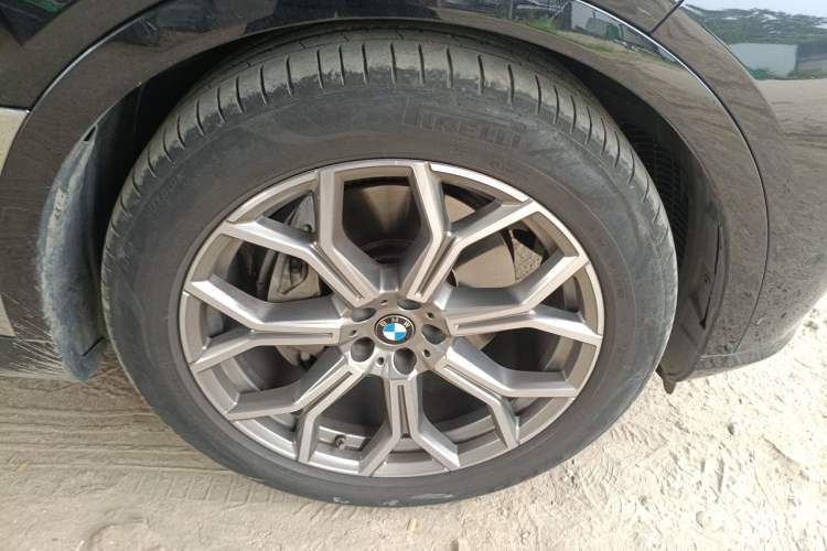 Used BMW X7 2023 xDrive40i Luxury Package with Leading Features Right Front Wheel Hub