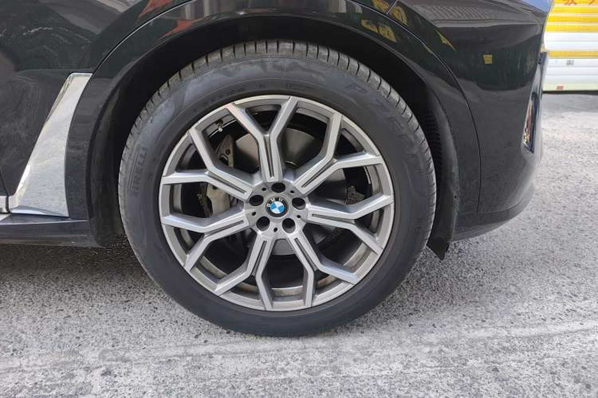 Used BMW X7 2023 xDrive40i Luxury Package with Leading Features Right Front Wheel Hub